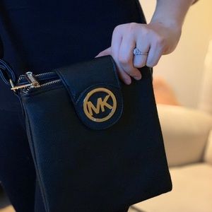 🌟 Authentic Michael Kors cross body 🌟